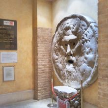 恋人の聖地「真実の口」