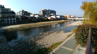 時間がなければ、三条大橋と四条大橋の間の区間のみはせめても散策すべき