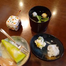 鰻重に付いているサイドディッシュ