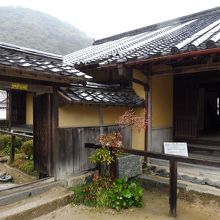 この流れるような瓦