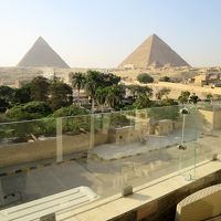 部屋からギザの三大ピラミッドが見えます