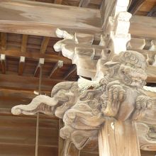 本殿の木鼻（獏・獅子）