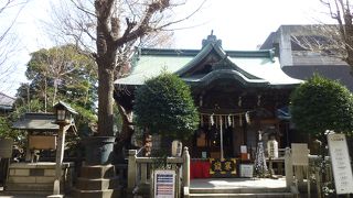 学問・芸術・仕事の神様。末社には狛猿、狛狐が！