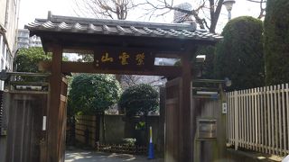 三面大黒天が祀られています。数珠状の鈴緒が楽しい