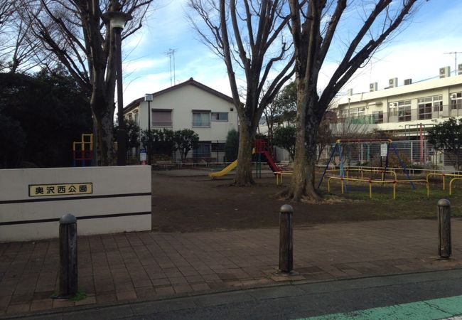 小学校に近い典型的な公園