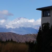 建物と富士山