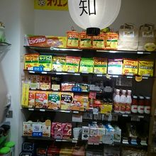 レトルトがたくさん売っています