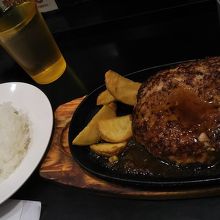 基本のハンバーグ400ｇ、ライス