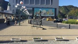 妖怪巨大壁画が迎えてくれた