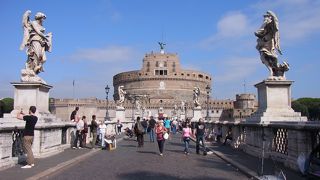 サンタンジェロ城に続きます