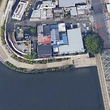 隅田川と小名木川の合流点です。万年橋の北の樹木付近が番所跡