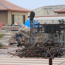 焼け落ちた正殿の無残な姿