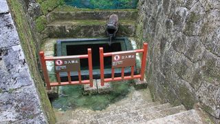 龍の口から水が湧いています