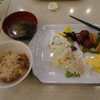 無料の朝食。以前の東横インに比べればメニューが増えた