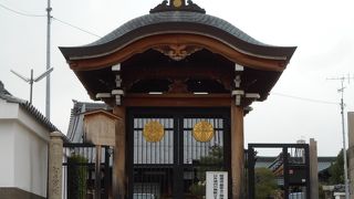 通り名にもなっている寺院です