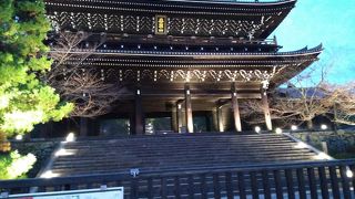 夕方からはライトアップ