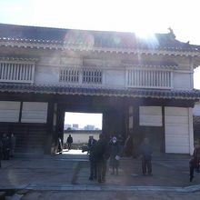 天守閣に負けちゃうけど重要な門