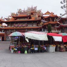 紫雲巌、参道。参道には食べ物屋のお店が並んでいました。