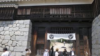 敵の来襲に備える