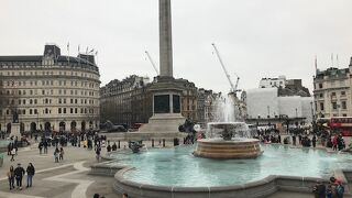 ナショナルギャラリーの目の前に広がる広場