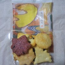 小倉山荘の四季を感じられる京おかき