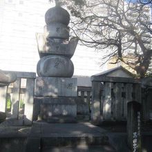 これが第二代藩主の墓かしら？