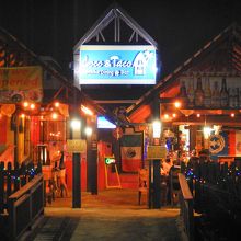 ﾊﾟｾｵﾃﾞﾏﾘｱﾅｽ通りから道路対面にあるよ～