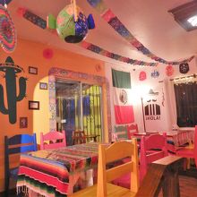 店内装飾、賑やかです♪