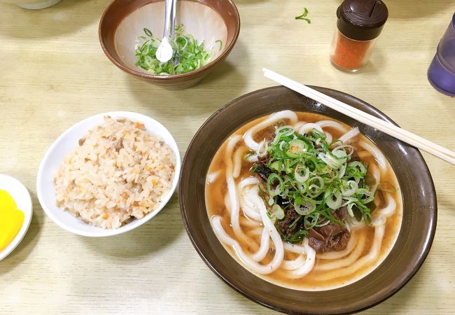 肉の甘みと出汁の絶妙なバランスの肉うどん