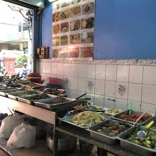 ジョークよりもおかず盛りごはんの方が安いし美味しそう