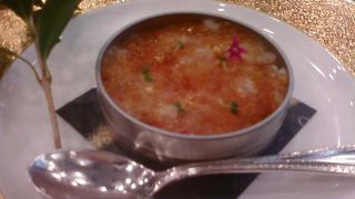 美しい建物の中でのゆったりとしたお食事。