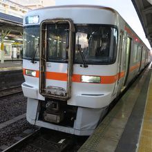 紀勢本線を走る普通列車