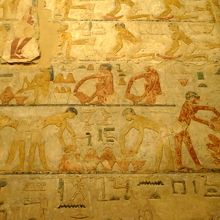 ティのマスタバの壁画。パン工房の様子です。