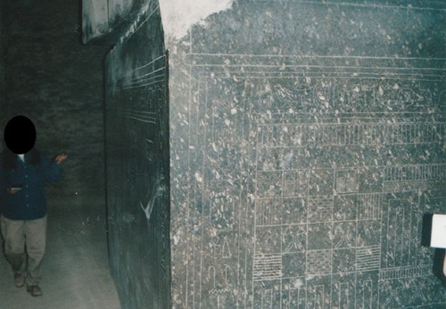 当時を知る貴重な壁画や、超巨大な棺