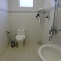 入り口が洗面場で奥がトイレです