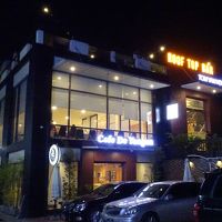 近くのレストランとカフェ、ＢＢＱ店