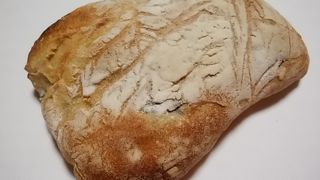 カフェ併設のパン屋さん