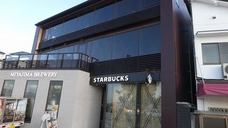 古い神社の参道でも違和感なし