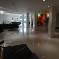 フロア－から入り口・フロント方面