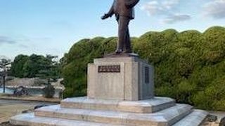 とても大きな像です。