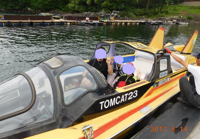 桧原湖の足こぎボート・モーターボート