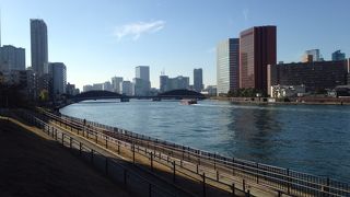 月島から勝鬨橋を臨む