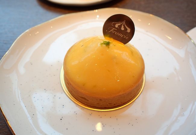 PATISSERIE FRANCIS  旋転木馬点心坊