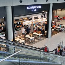 ターミナル1のカフェ