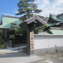 入口にも”最上稲荷”の文字しか見られませんでした