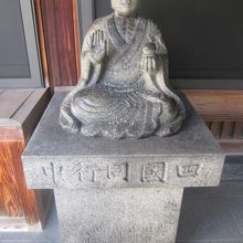 弘法大師石像の様子