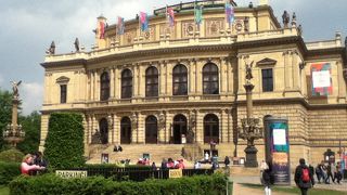 マーネス橋の北東にある