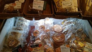 ウインナー、ソフトクリーム、パン