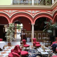 玄関を入ったところにあるパティオ