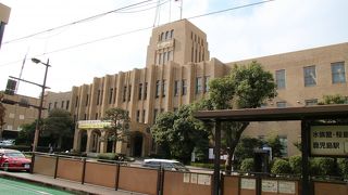 今でも鹿児島市を支える重厚な建物